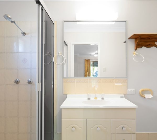 6 Ronnie Court, Rural View, QLD 4740 AUS
