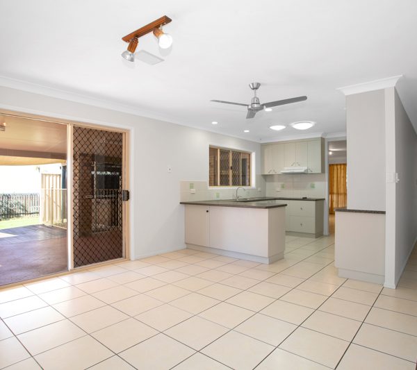 6 Ronnie Court, Rural View, QLD 4740 AUS