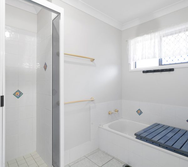 6 Ronnie Court, Rural View, QLD 4740 AUS