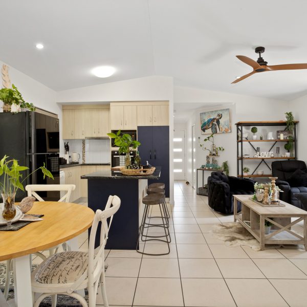 1/10 Coolum Court, Blacks Beach, QLD 4740 AUS