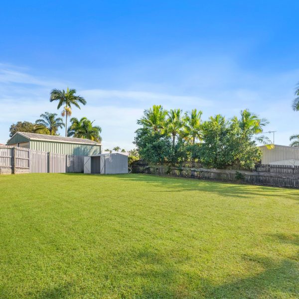 8 Dumfries Court, Beaconsfield, QLD 4740 AUS