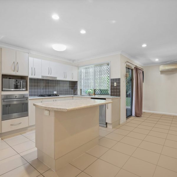 5 Lakeview Drive, Andergrove, QLD 4740 AUS