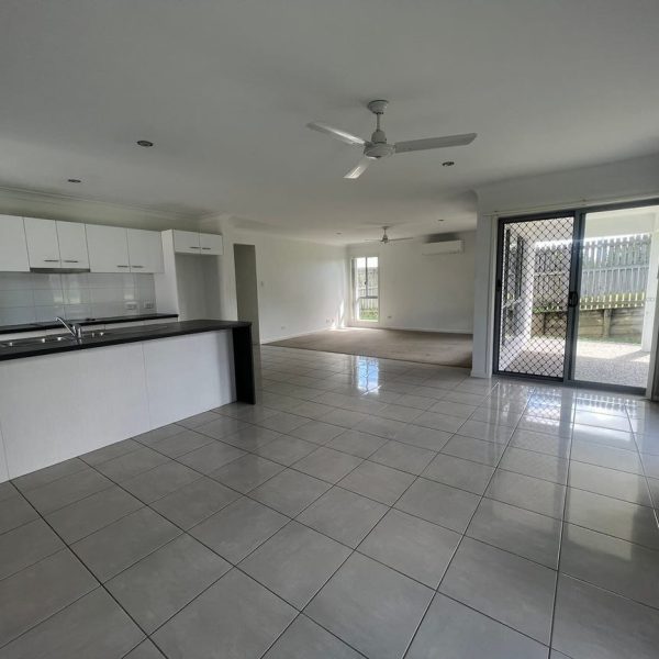 21 Halifax Place, Rural View, QLD 4740 AUS