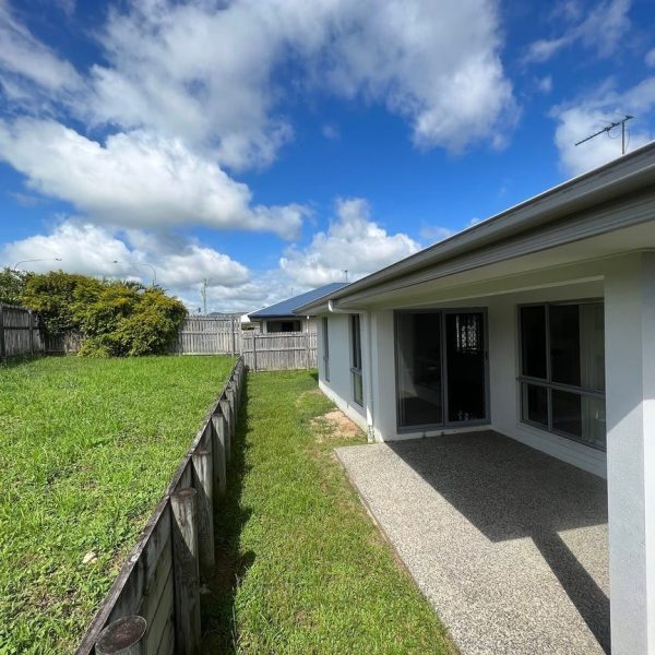 21 Halifax Place, Rural View, QLD 4740 AUS