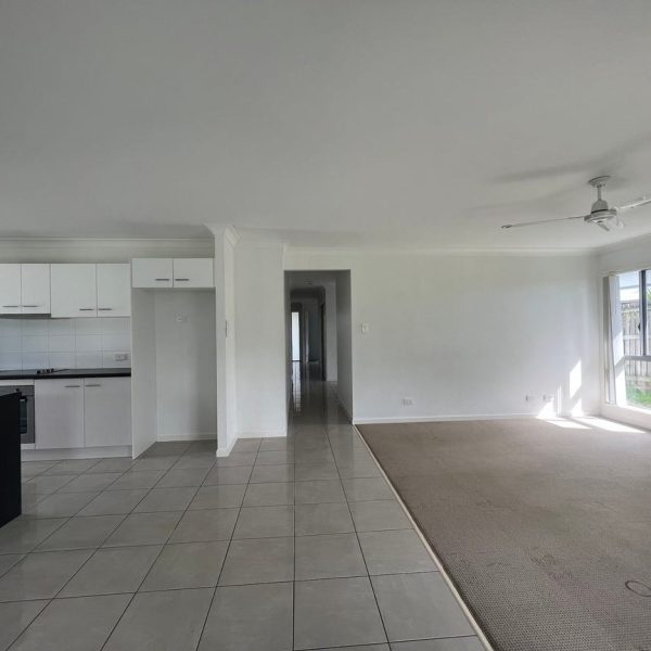 21 Halifax Place, Rural View, QLD 4740 AUS