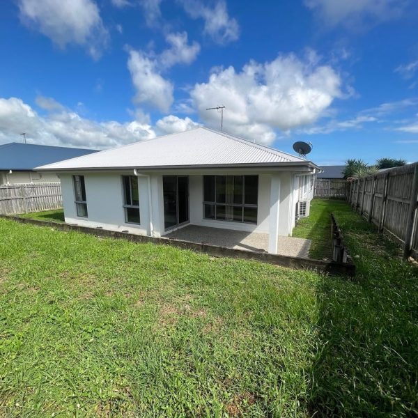 21 Halifax Place, Rural View, QLD 4740 AUS