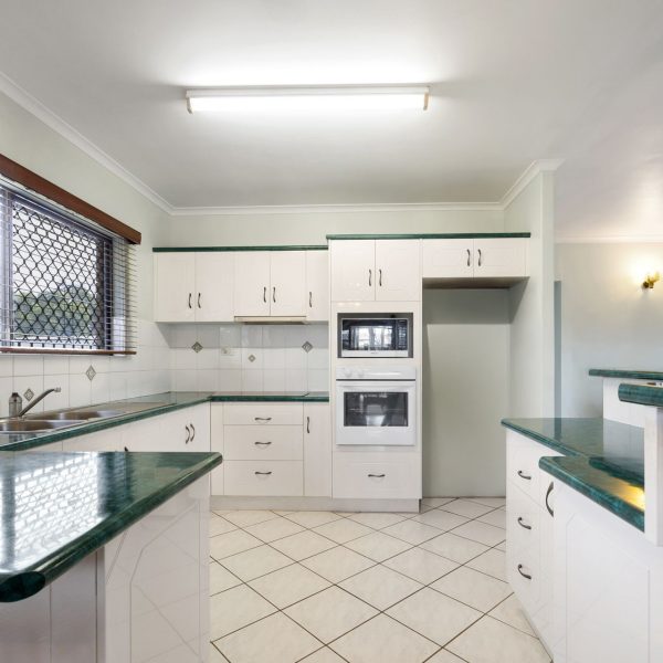 2 Dickens Avenue, Ooralea, QLD 4740 AUS