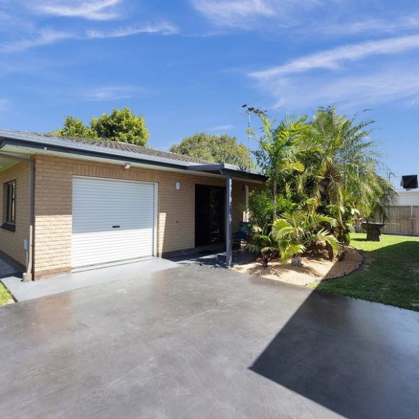 421 Shakespeare Street, West Mackay, QLD 4740 AUS