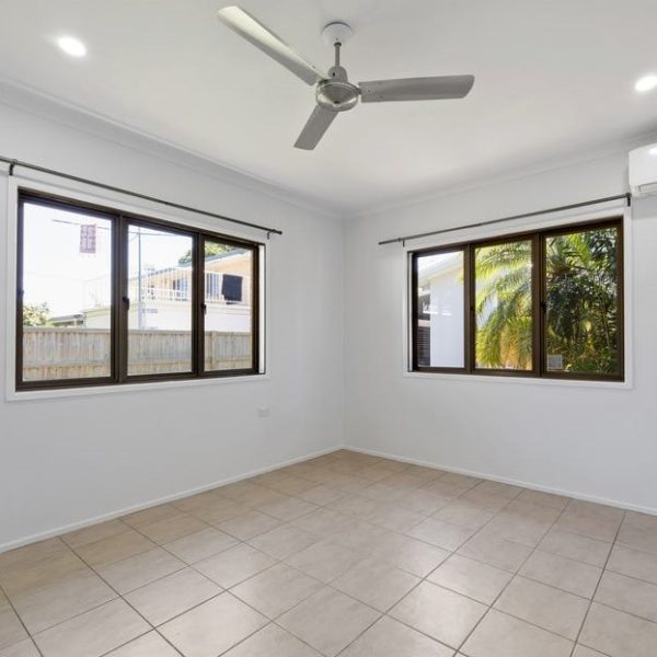 421 Shakespeare Street, West Mackay, QLD 4740 AUS