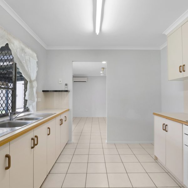 2 Barbat Court, Andergrove, QLD 4740 AUS