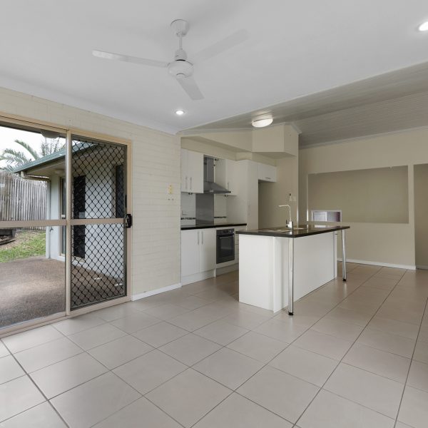 10 Carne Court, Eimeo, QLD 4740 AUS