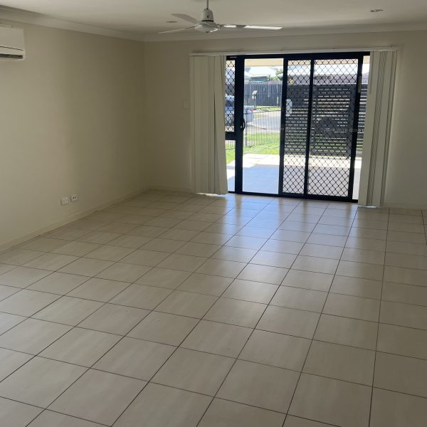 25 Henley Close, Blacks Beach, QLD 4740 AUS