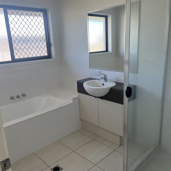 25 Henley Close, Blacks Beach, QLD 4740 AUS