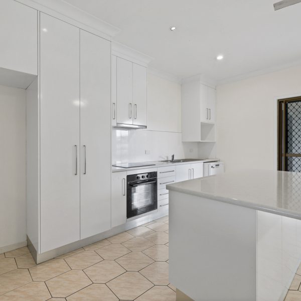 75 Pioneer Street, Glenella, QLD 4740 AUS