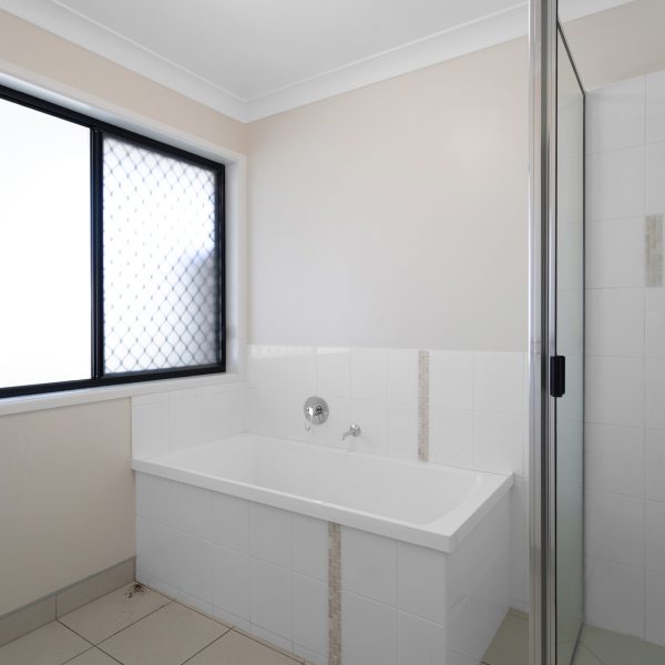 16 Song Close, Andergrove, QLD 4740 AUS