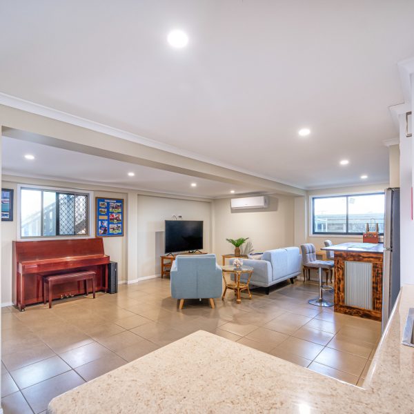 15 Cahill Crescent, Rural View, QLD 4740 AUS