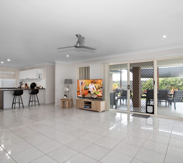 2 Halifax Place, Rural View, QLD 4740 AUS