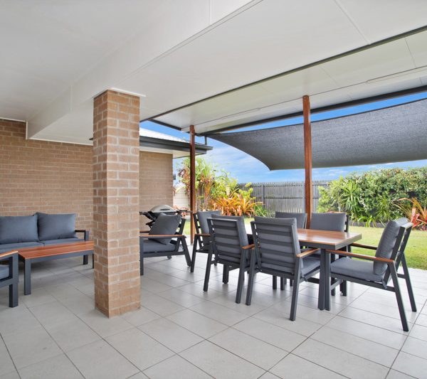 2 Halifax Place, Rural View, QLD 4740 AUS