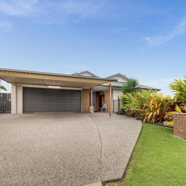 2 Halifax Place, Rural View, QLD 4740 AUS