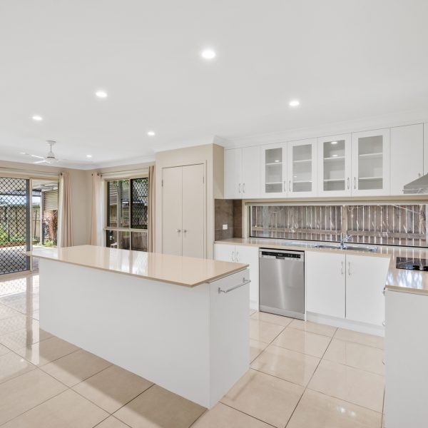 29 Makybe Diva Drive, Ooralea, QLD 4740 AUS