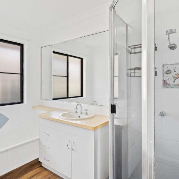 24 McHugh Street, Rural View, QLD 4740 AUS