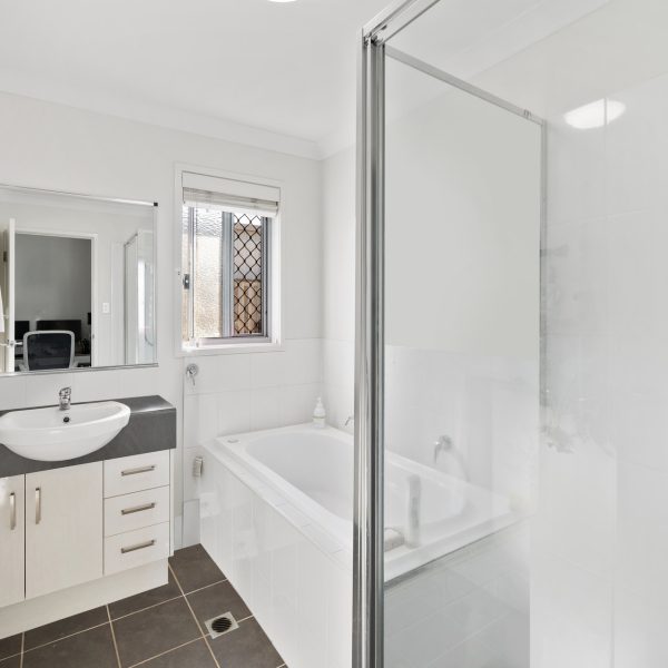 3 Eales Road, Rural View, QLD 4740 AUS