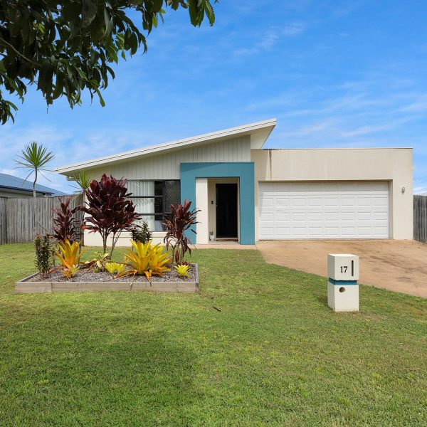 17 Hinkler Court, Rural View, QLD 4740 AUS