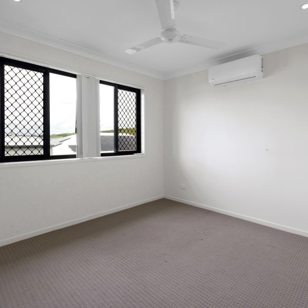 17 Hinkler Court, Rural View, QLD 4740 AUS