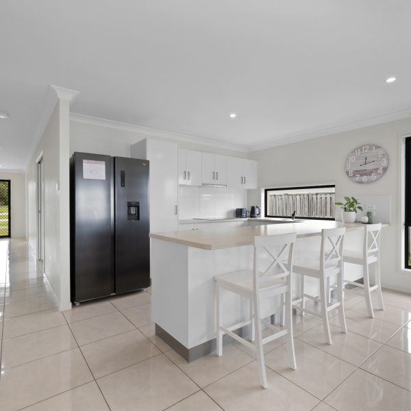 17 Hinkler Court, Rural View, QLD 4740 AUS