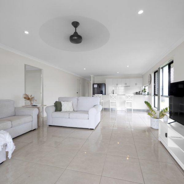 17 Hinkler Court, Rural View, QLD 4740 AUS