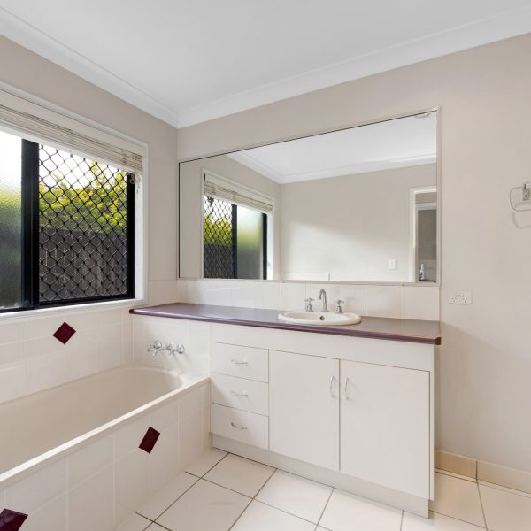 61 Wheeler Drive, Glenella, QLD 4740 AUS