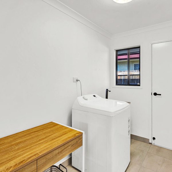 24 McHugh Street, Rural View, QLD 4740 AUS