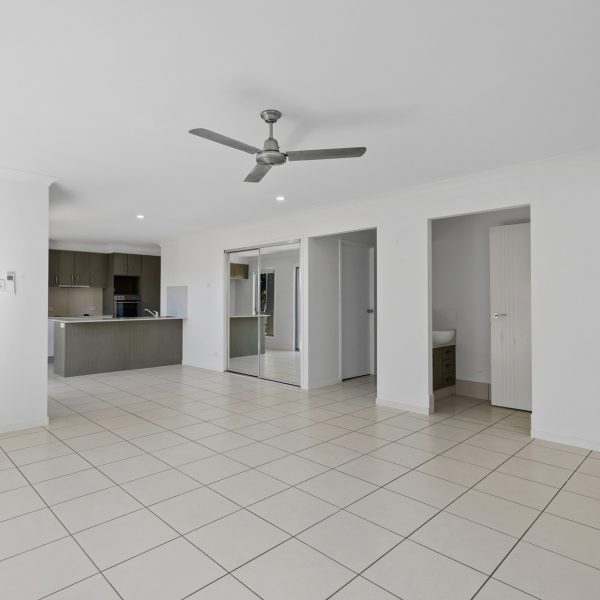 2/1 Michigan Way, Andergrove, QLD 4740 AUS