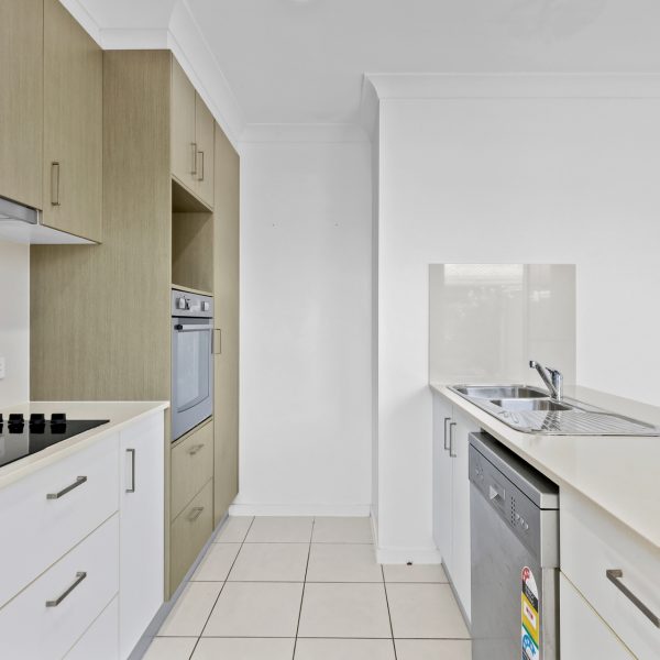 2/1 Michigan Way, Andergrove, QLD 4740 AUS