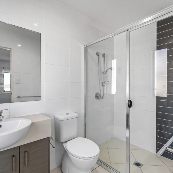 2/1 Michigan Way, Andergrove, QLD 4740 AUS