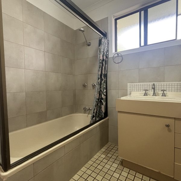 1/12 Tinonee Court, East Mackay, QLD 4740 AUS