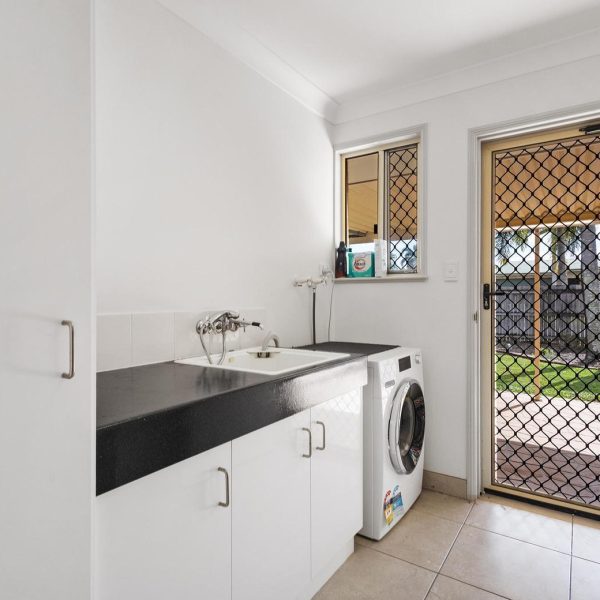 55 Pioneer Street, Glenella, QLD 4740 AUS
