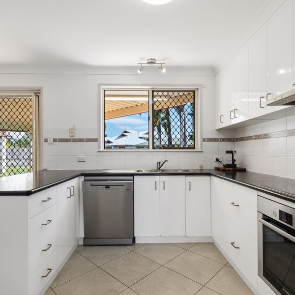 55 Pioneer Street, Glenella, QLD 4740 AUS