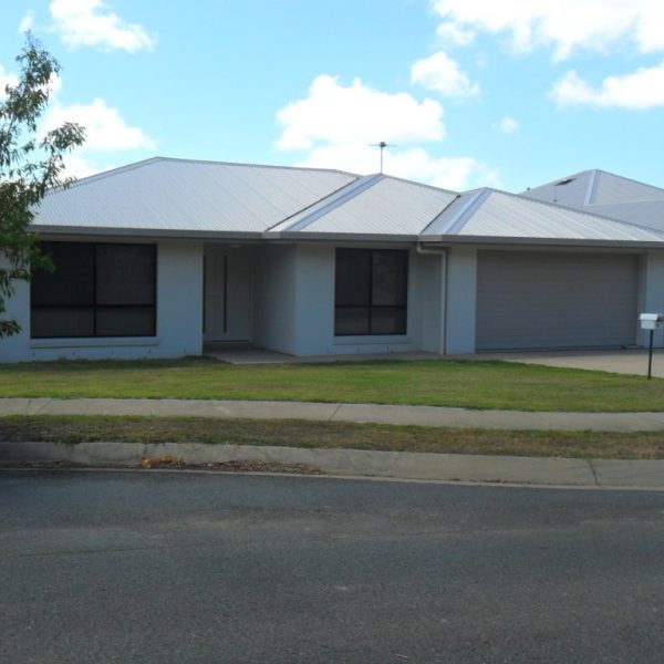 52 Cinnamon Drive, Glenella, QLD 4740 AUS