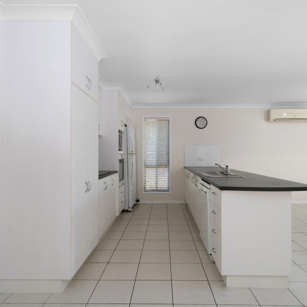 16 Song Close, Andergrove, QLD 4740 AUS