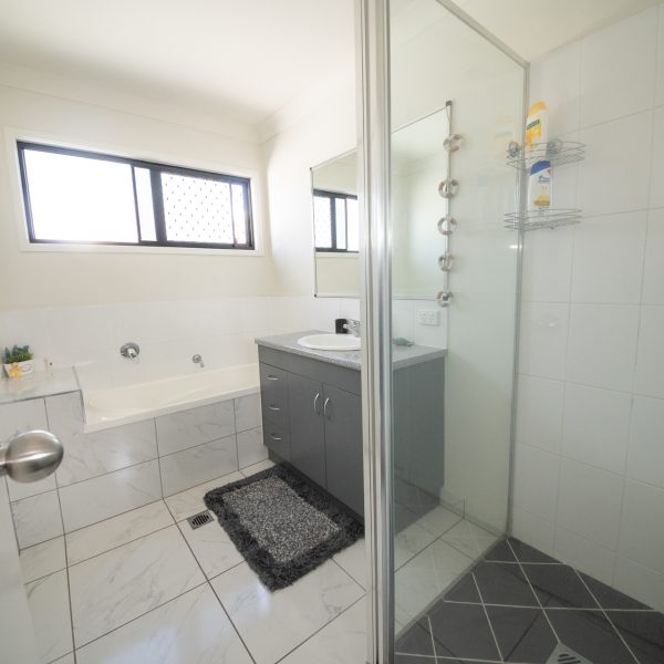 33 Maranark Avenue, Mount Pleasant, QLD 4740 AUS