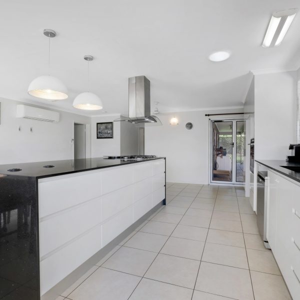 5 Dumfries Court, Beaconsfield, QLD 4740 AUS