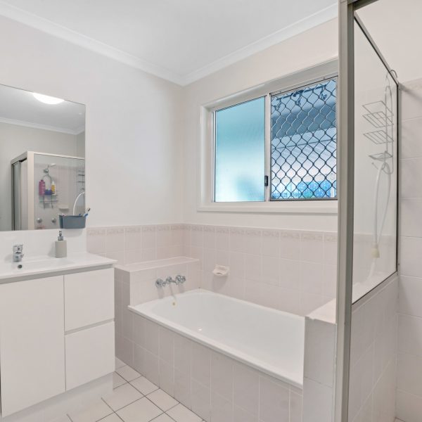 5 Dumfries Court, Beaconsfield, QLD 4740 AUS