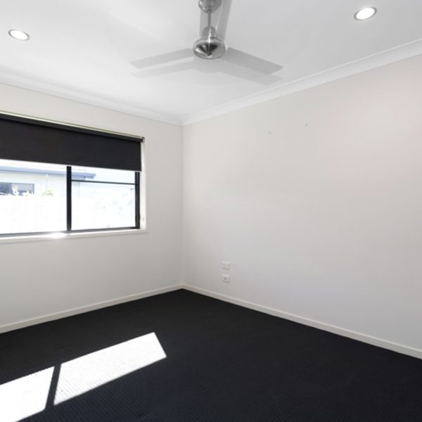 6 Salisbury Place, Ooralea, QLD 4740 AUS