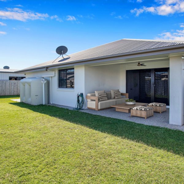 6 Salisbury Place, Ooralea, QLD 4740 AUS