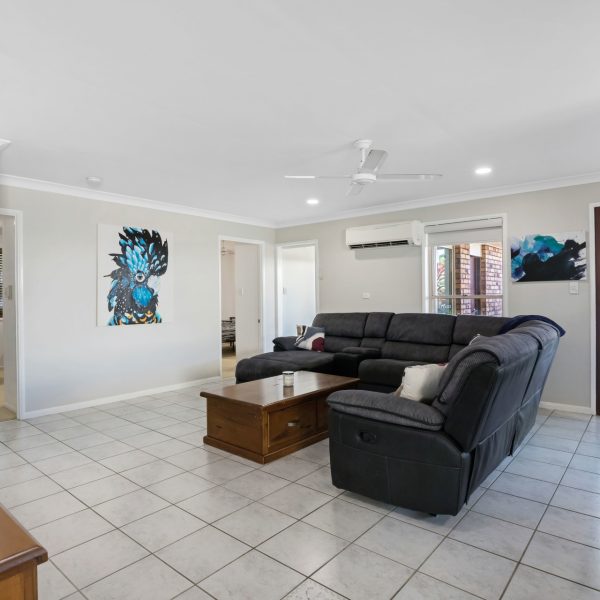 7 Theodore Crescent, Rural View, QLD 4740 AUS