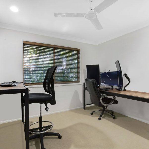 7 Theodore Crescent, Rural View, QLD 4740 AUS