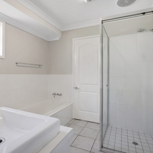 7 Theodore Crescent, Rural View, QLD 4740 AUS