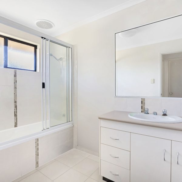 13 Lilian Avenue, Eimeo, QLD 4740 AUS