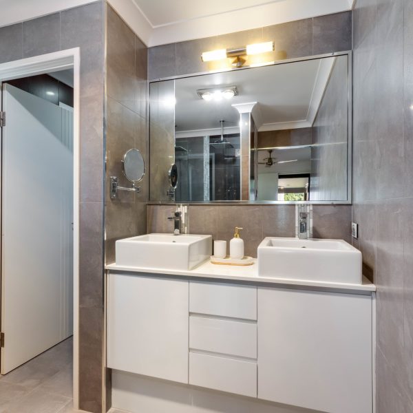 8 Regent Avenue, Richmond, QLD 4740 AUS